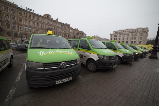 «ТаксовичкоФ» подарил блокадникам бесплатный проезд